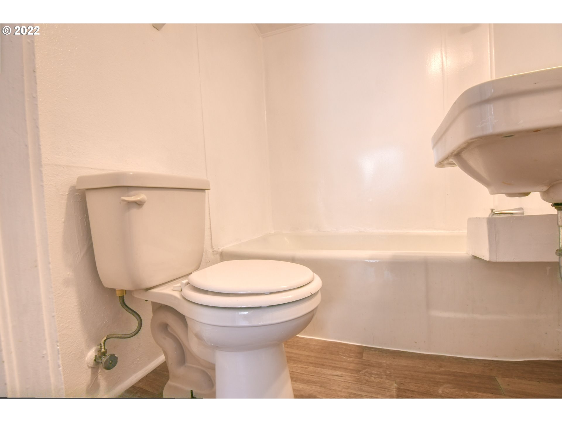211 West Arch Street Union, OR 97883 - Photo 14 of 32 a bathroom with a toilet and a sink