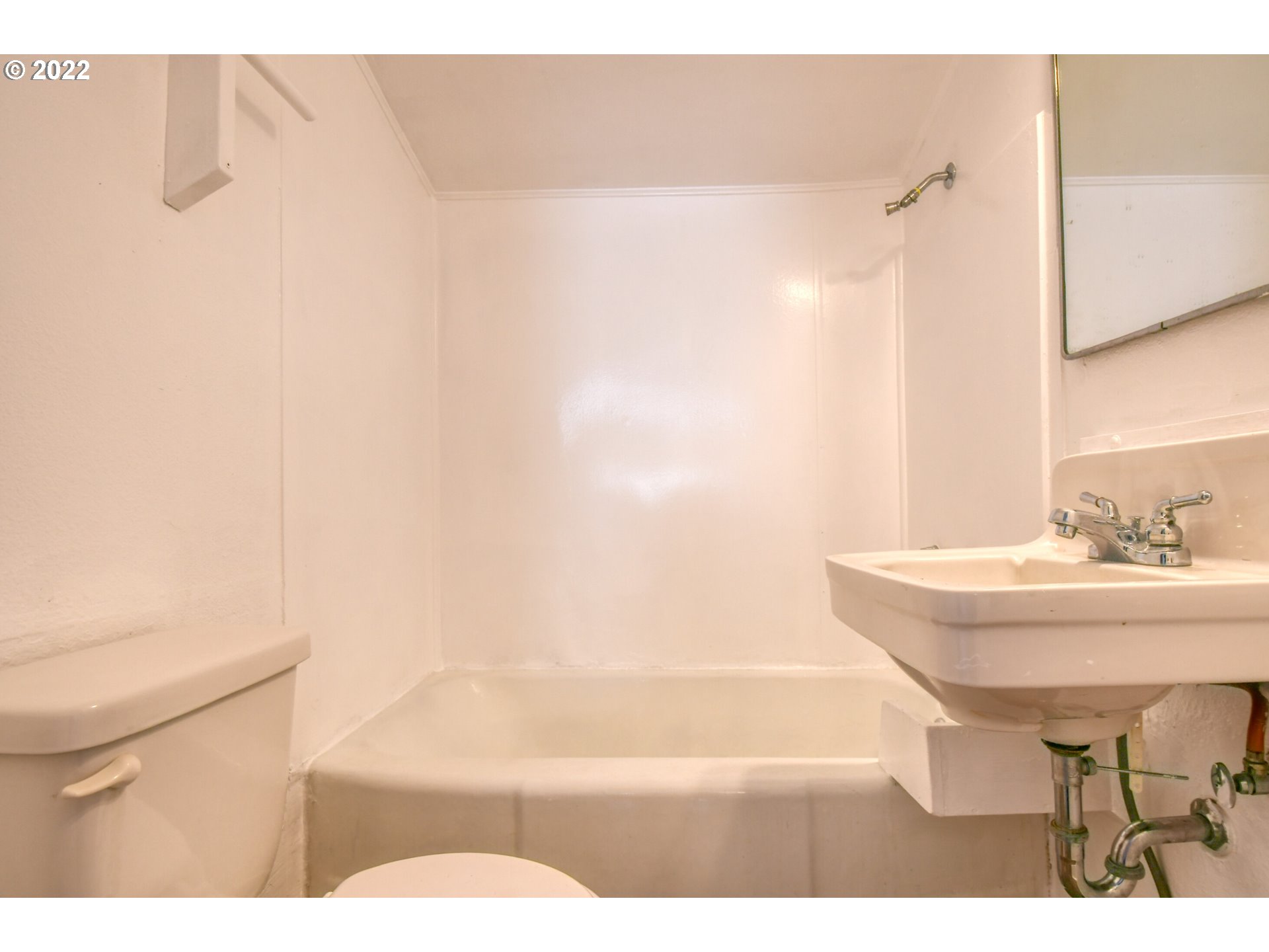 211 West Arch Street Union, OR 97883 - Photo 16 of 32 a bathroom with a sink a toilet and shower