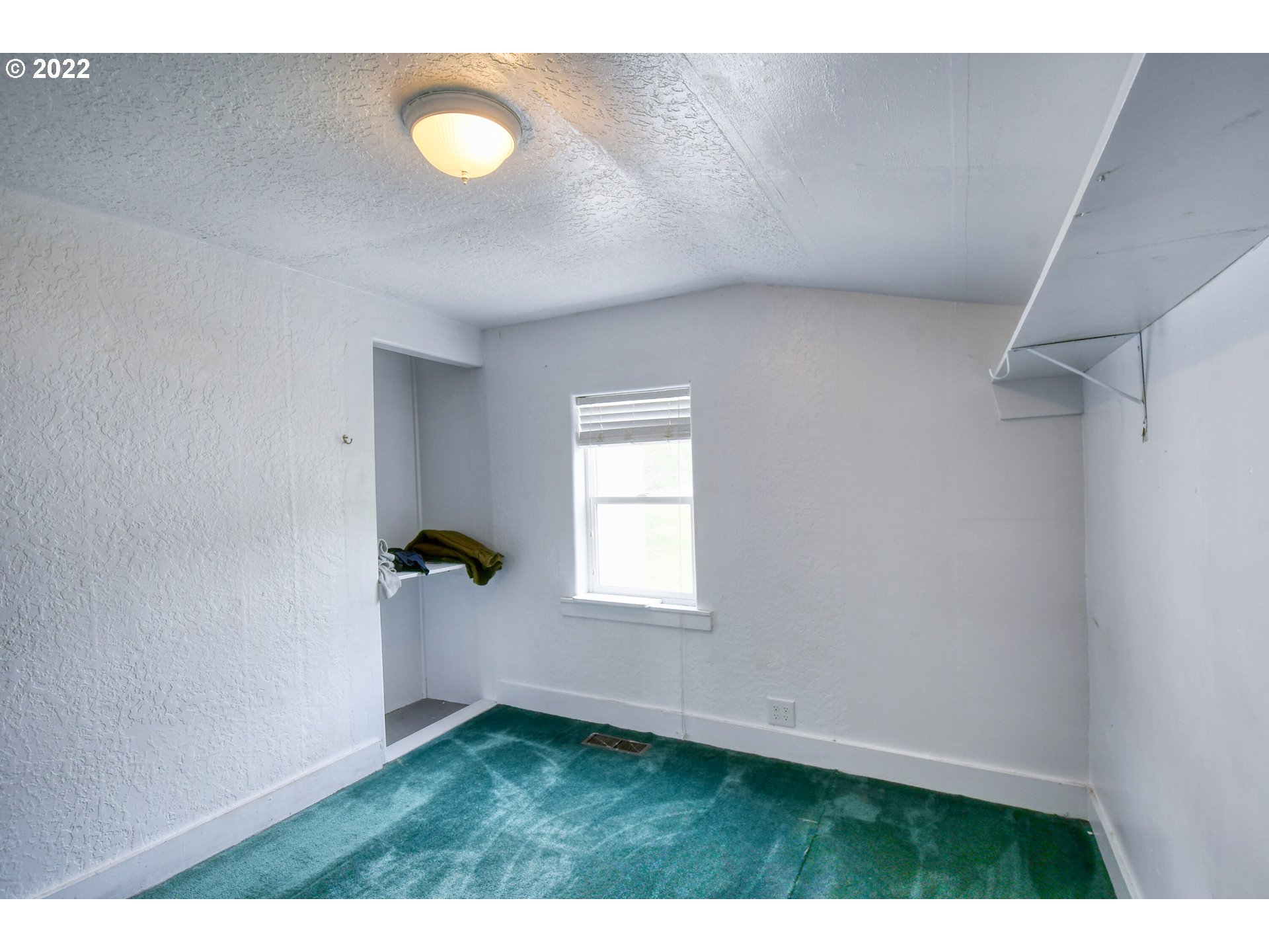 211 West Arch Street Union, OR 97883 - Photo 18 of 32 a view of an empty room with window