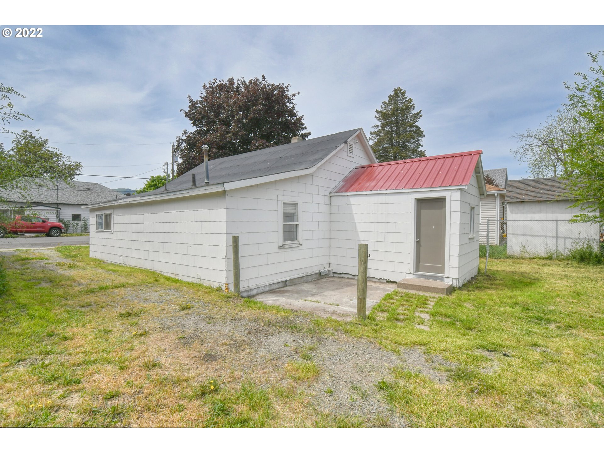 211 West Arch Street Union, OR 97883 - Photo 23 of 32 a view of a house with backyard