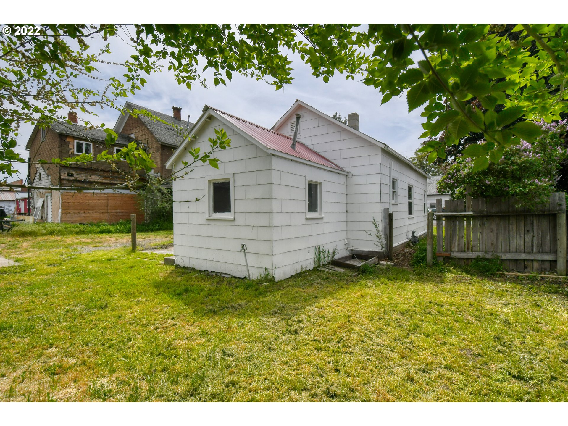 211 West Arch Street Union, OR 97883 - Photo 24 of 32 a view of a house with a yard