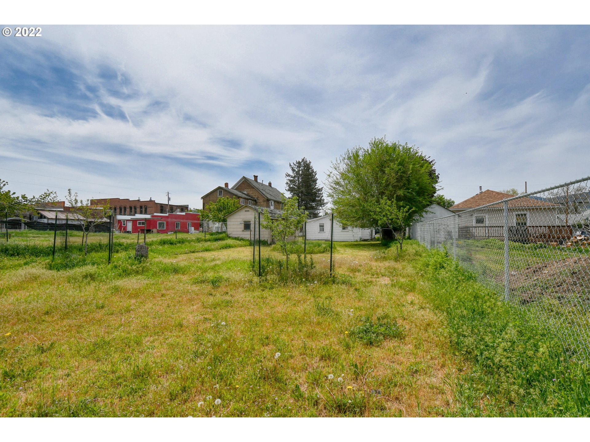 211 West Arch Street Union, OR 97883 - Photo 25 of 32 a swimming pool with trees in the background