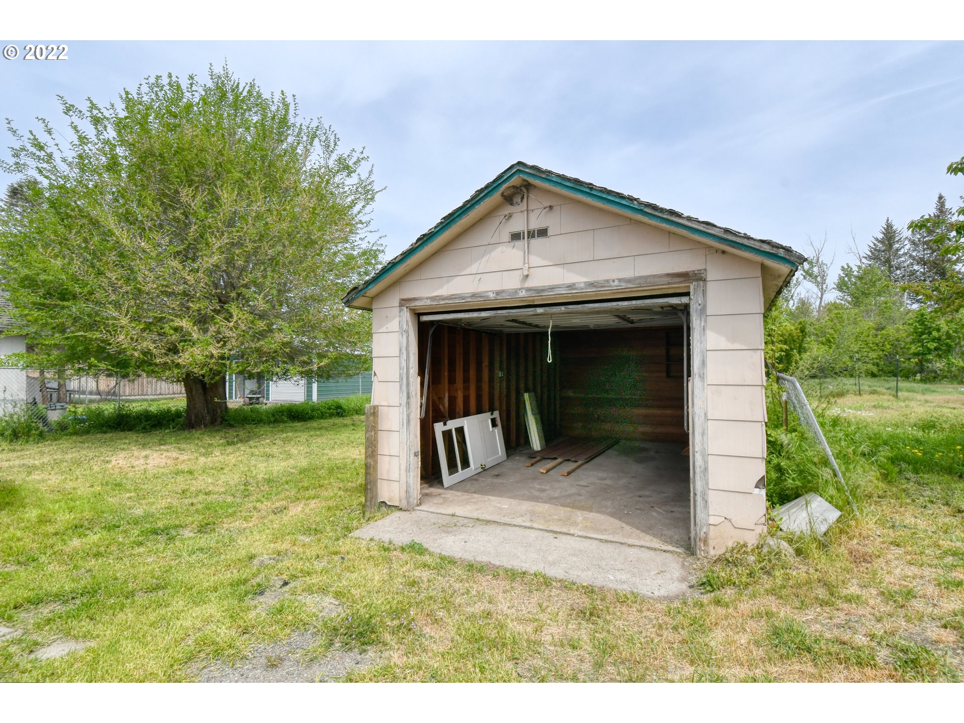 211 West Arch Street Union, OR 97883 - Photo 27 of 32 a view of a house with a small yard and a large tree