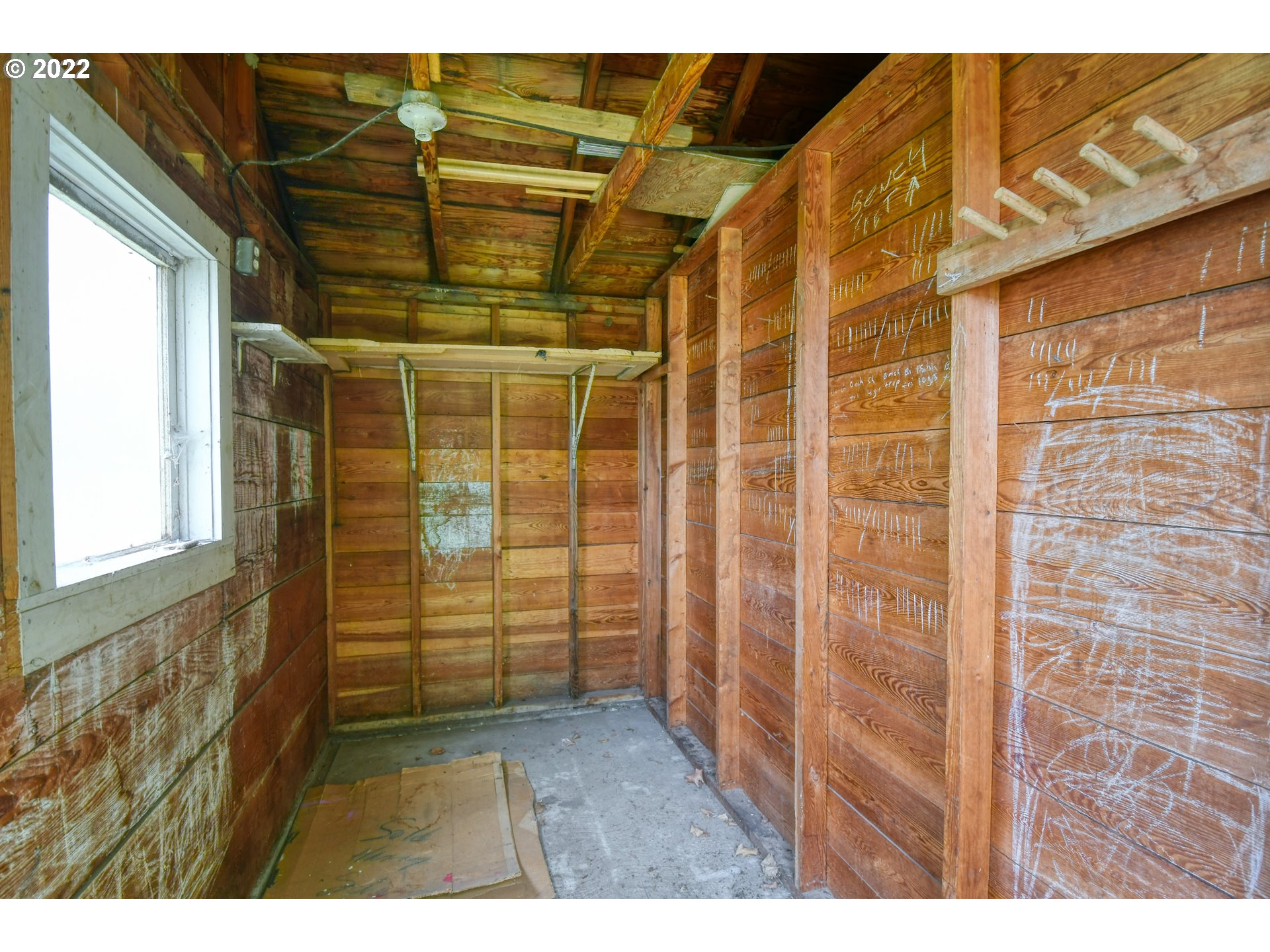 211 West Arch Street Union, OR 97883 - Photo 30 of 32 a view of a bathroom with a shower