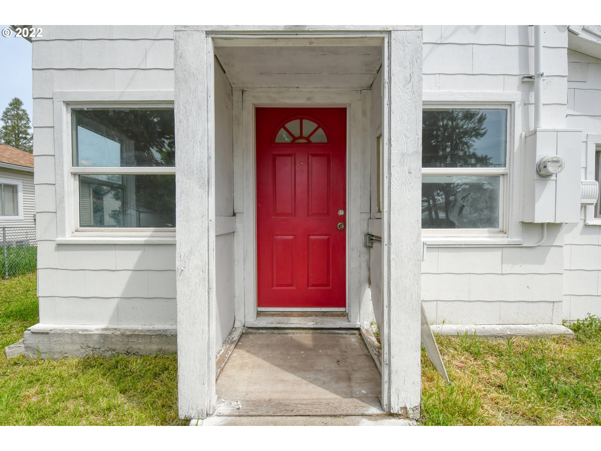 211 West Arch Street Union, OR 97883 - Photo 3 of 32 a view of front door of a house with a yard