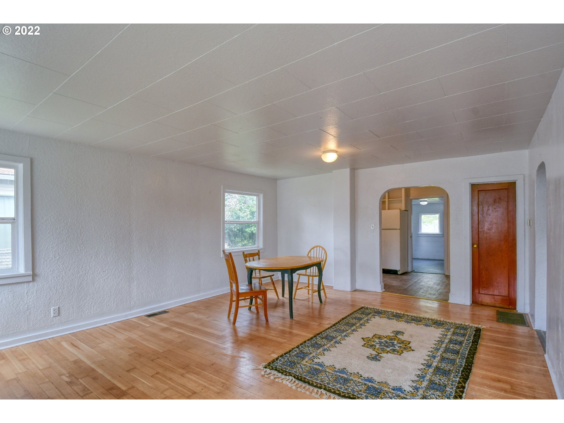 211 West Arch Street Union, OR 97883 - Photo 5 of 32 a view of a livingroom with furniture and window