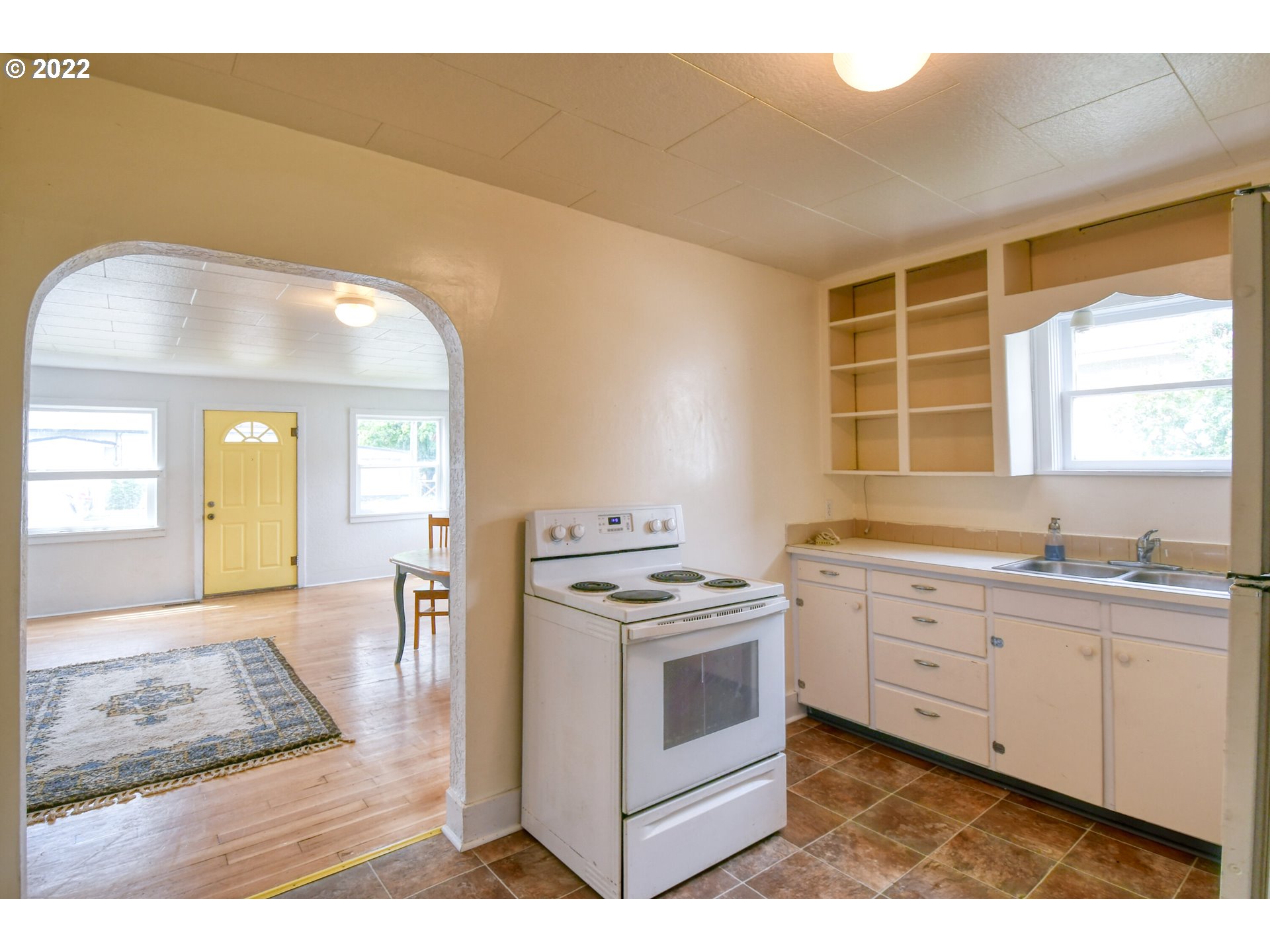 211 West Arch Street Union, OR 97883 - Photo 8 of 32 a kitchen that has a lot of cabinets in it