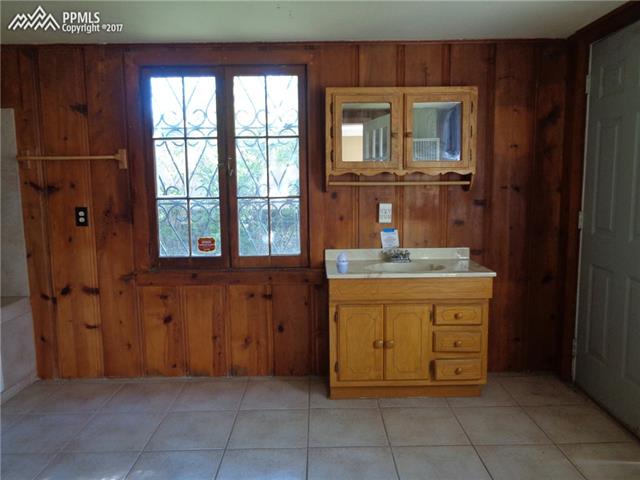 318 West Cheyenne Road Colorado Springs, CO 80906 - Photo 25 of 36 Cottage: Full bathroom.
