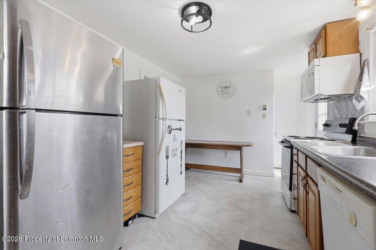 22 Quay Avenue Mount Pocono, PA 18344 - Photo 22 of 62 Kitchen