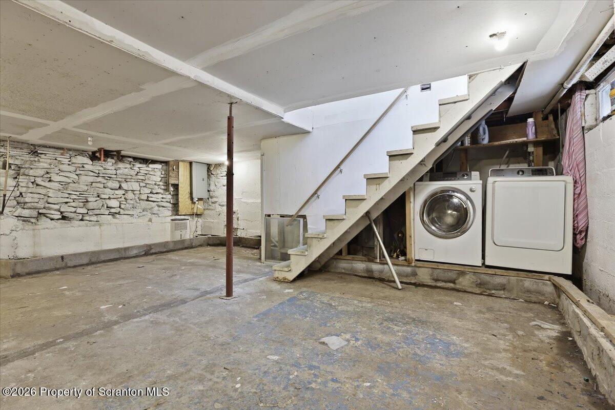 22 Quay Avenue Mount Pocono, PA 18344 - Photo 43 of 62 a view of an entryway