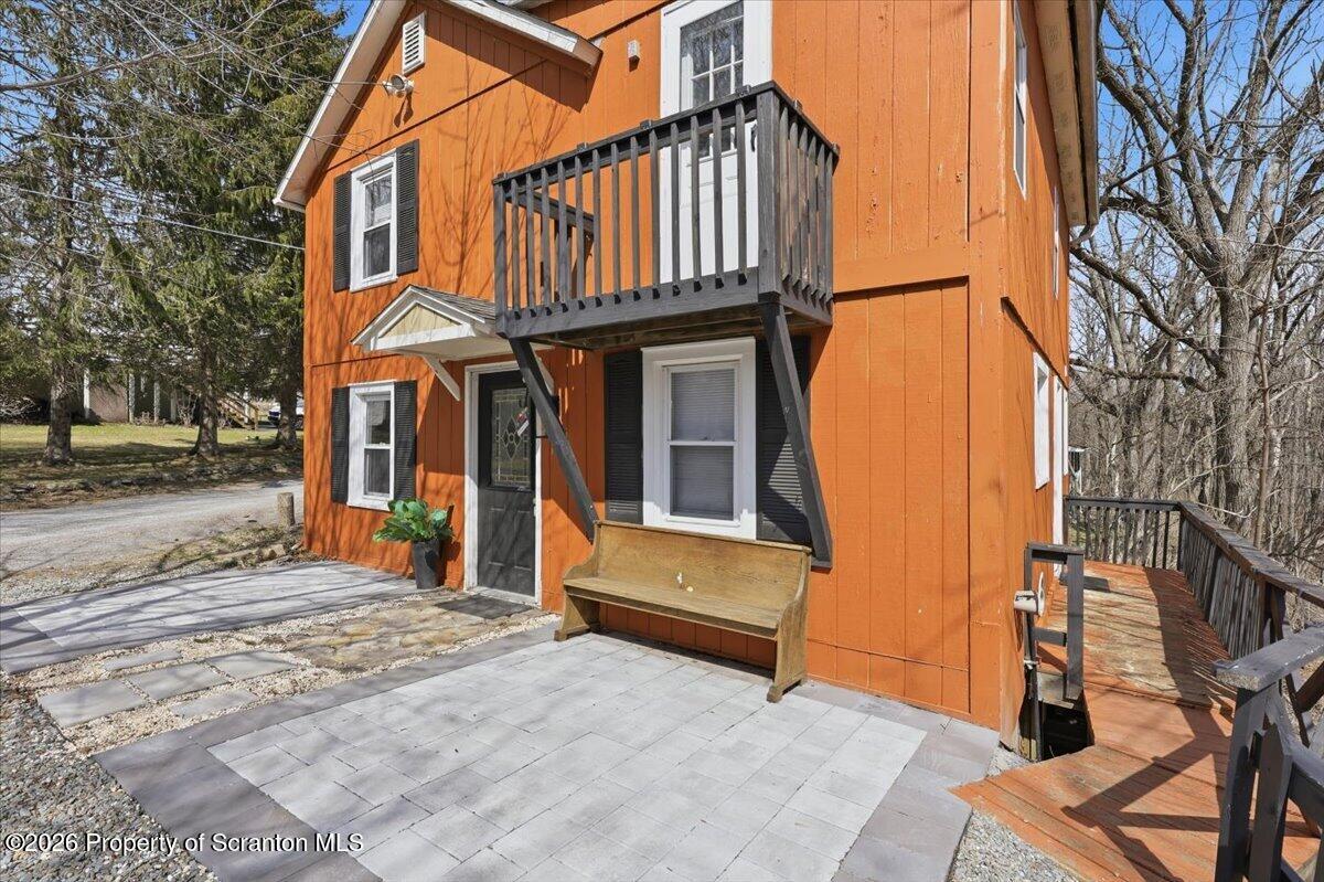 22 Quay Avenue Mount Pocono, PA 18344 - Photo 5 of 62 Front