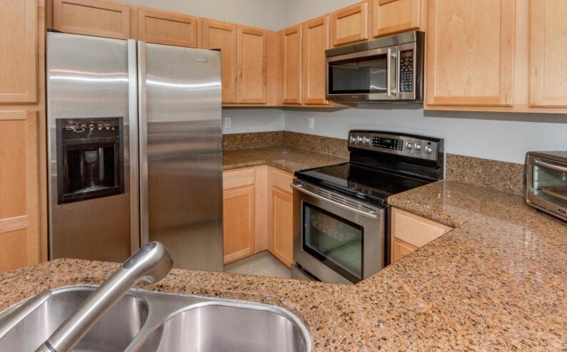 3019 Laurel Ridge Circle Riviera Beach, FL 33404 - Photo 2 of 12 Kitchen