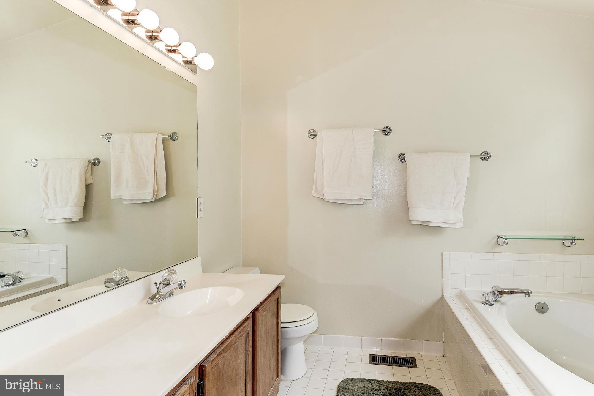 1802 Locust Grove Road Silver Spring, MD 20910 - Photo 10 of 18 Bath (Master)