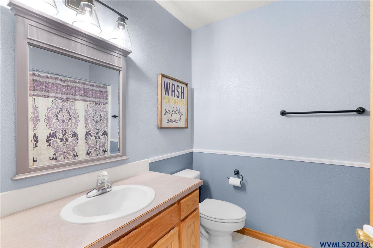 412 Southwest Cascade Meadow Drive Sublimity, OR 97385 - Photo 17 of 29 Gallery Image 17