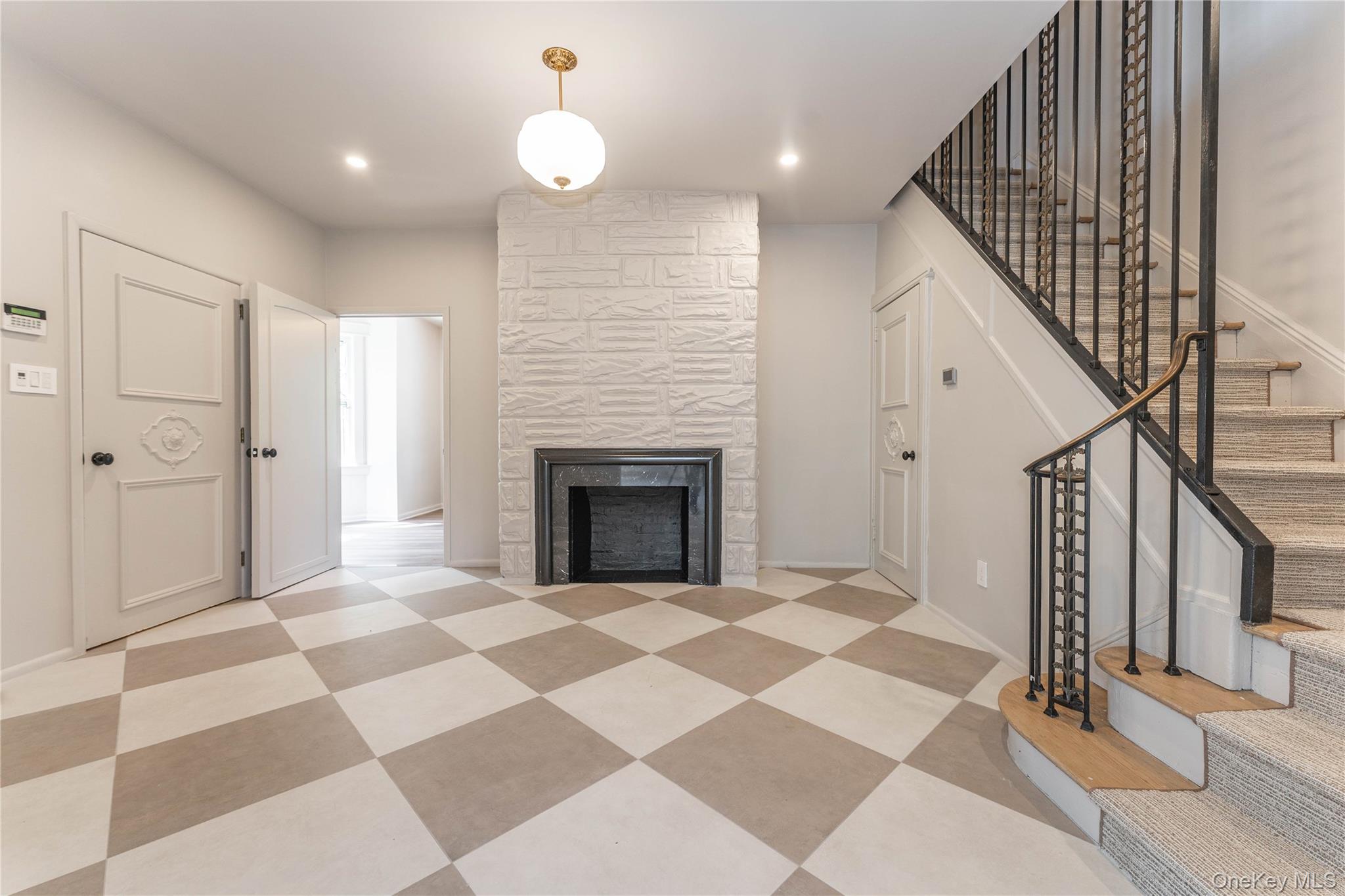 486 Oxford Road Cedarhurst, NY 11516 - Photo 5 of 31