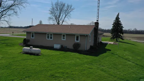 22825 Kammeyer Road, Woodburn, IN 46797