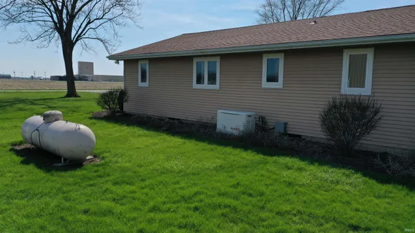 22825 Kammeyer Road, Woodburn, IN 46797