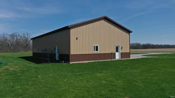 22825 Kammeyer Road, Woodburn, IN 46797