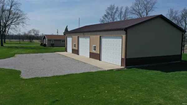 22825 Kammeyer Road, Woodburn, IN 46797