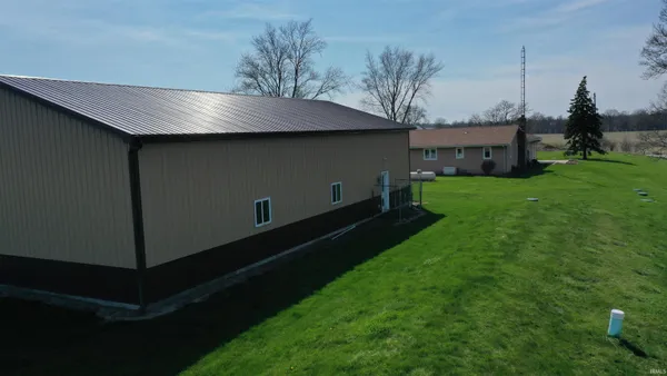 22825 Kammeyer Road, Woodburn, IN 46797