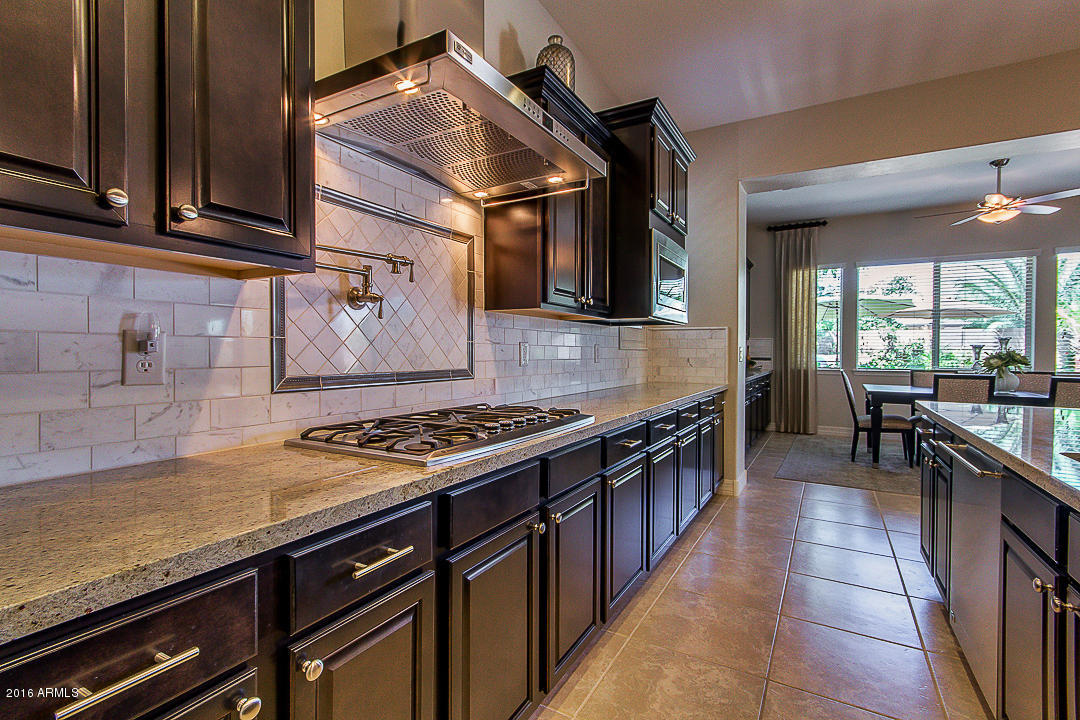 2834 East Warbler Road Gilbert, AZ 85297 - Photo 25 of 63 Gas cooktop