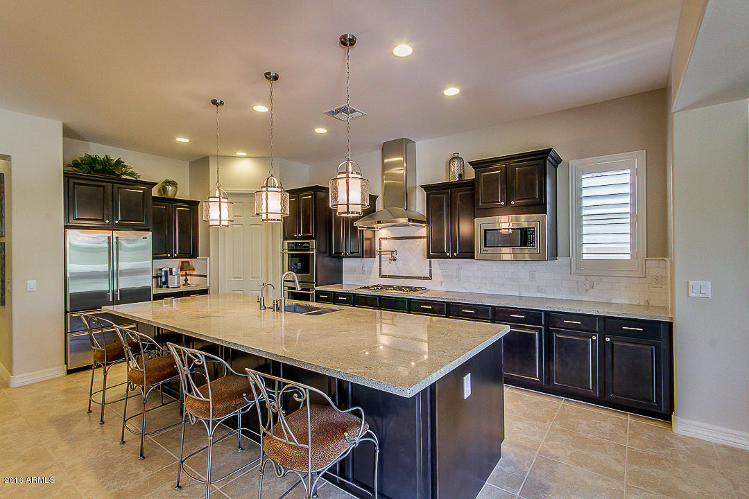 Gourmet kitchen