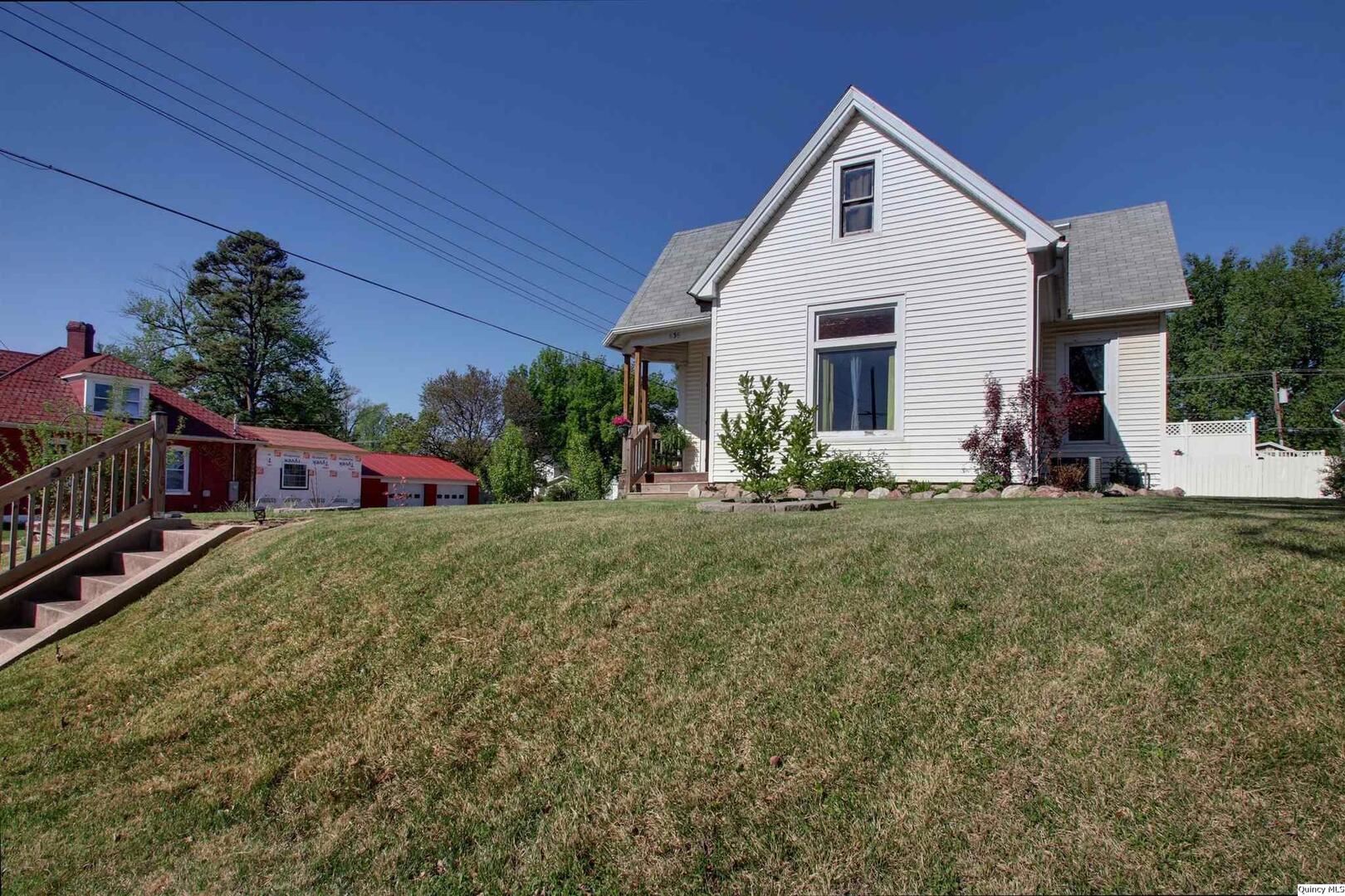 636 South 16th Street Quincy, IL 62301 - Photo 2 of 22