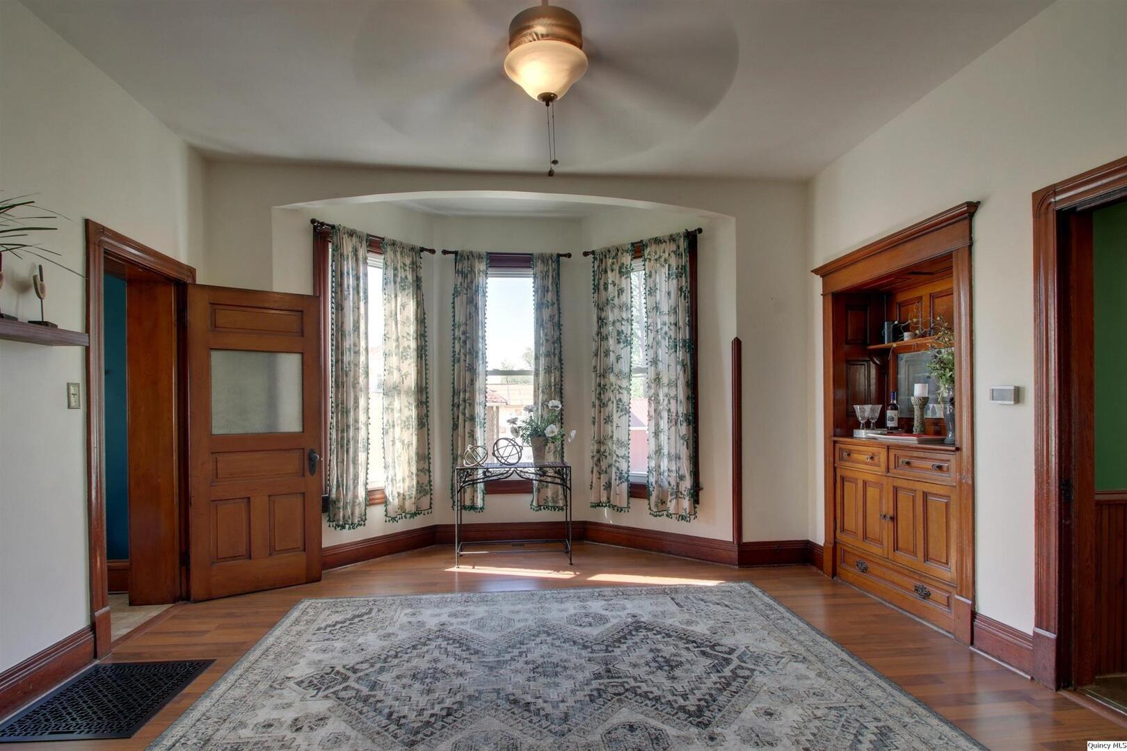 636 South 16th Street Quincy, IL 62301 - Photo 3 of 22