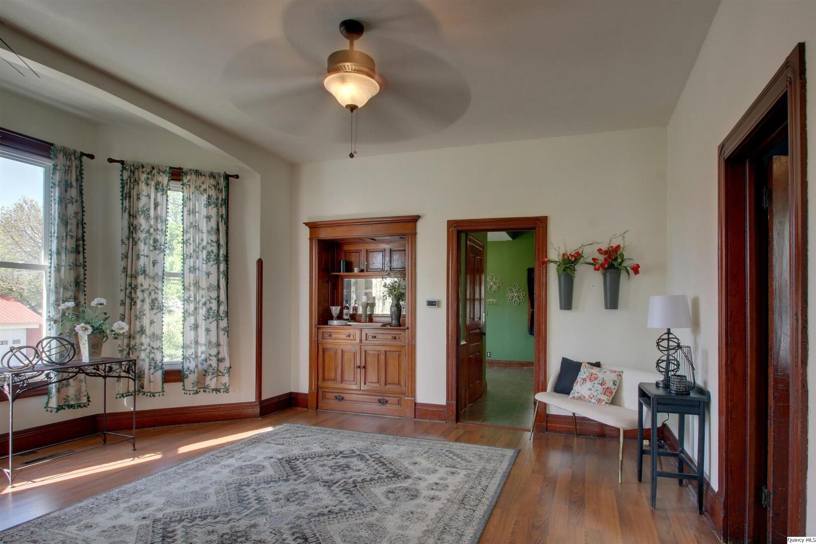 636 South 16th Street Quincy, IL 62301 - Photo 4 of 22