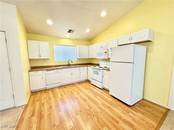 $1,200 | 1070 Potro Drive, Unit 1, Pahrump, NV 89048