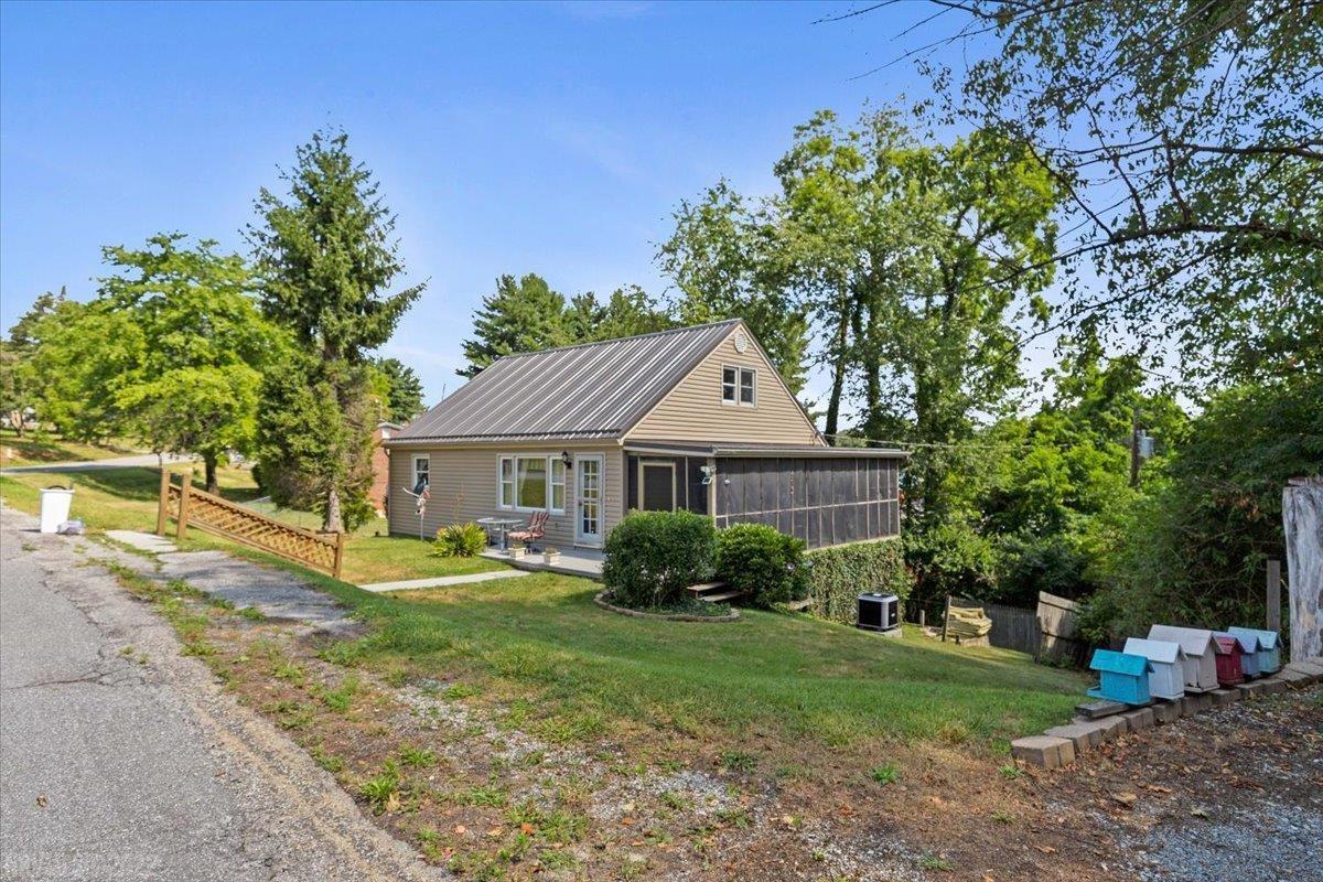 6548 Hylton Road Radford, VA 24141 - Photo 35 of 36 Gallery Image 35