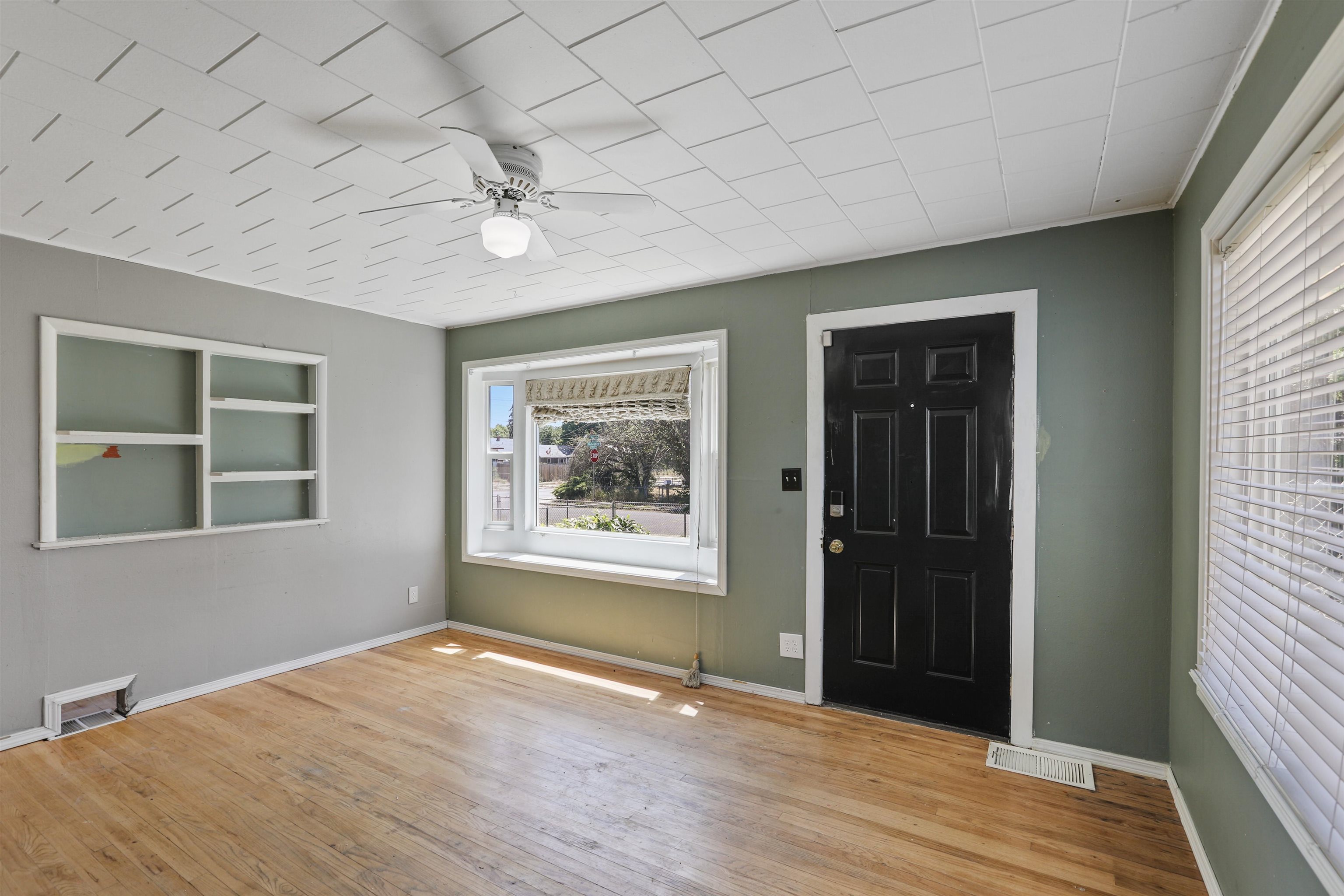 923 East Nebraska Avenue Spokane, WA 99208 - Photo 2 of 25
