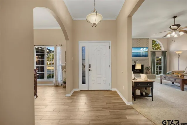 a view of a livingroom with furniture and a ceiling fan