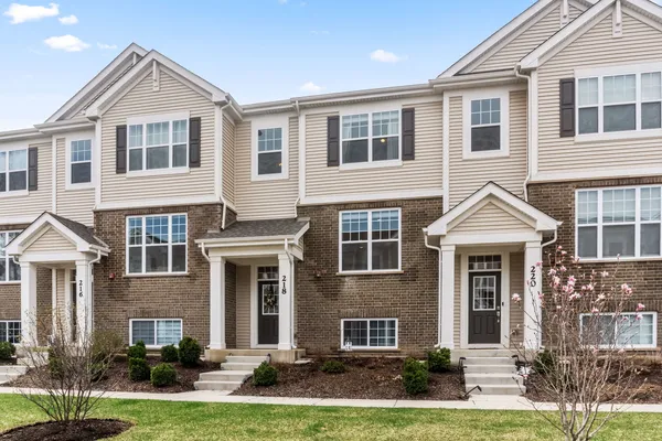 $489,000 | 218 Timberleaf Circle, Roselle, IL 60172