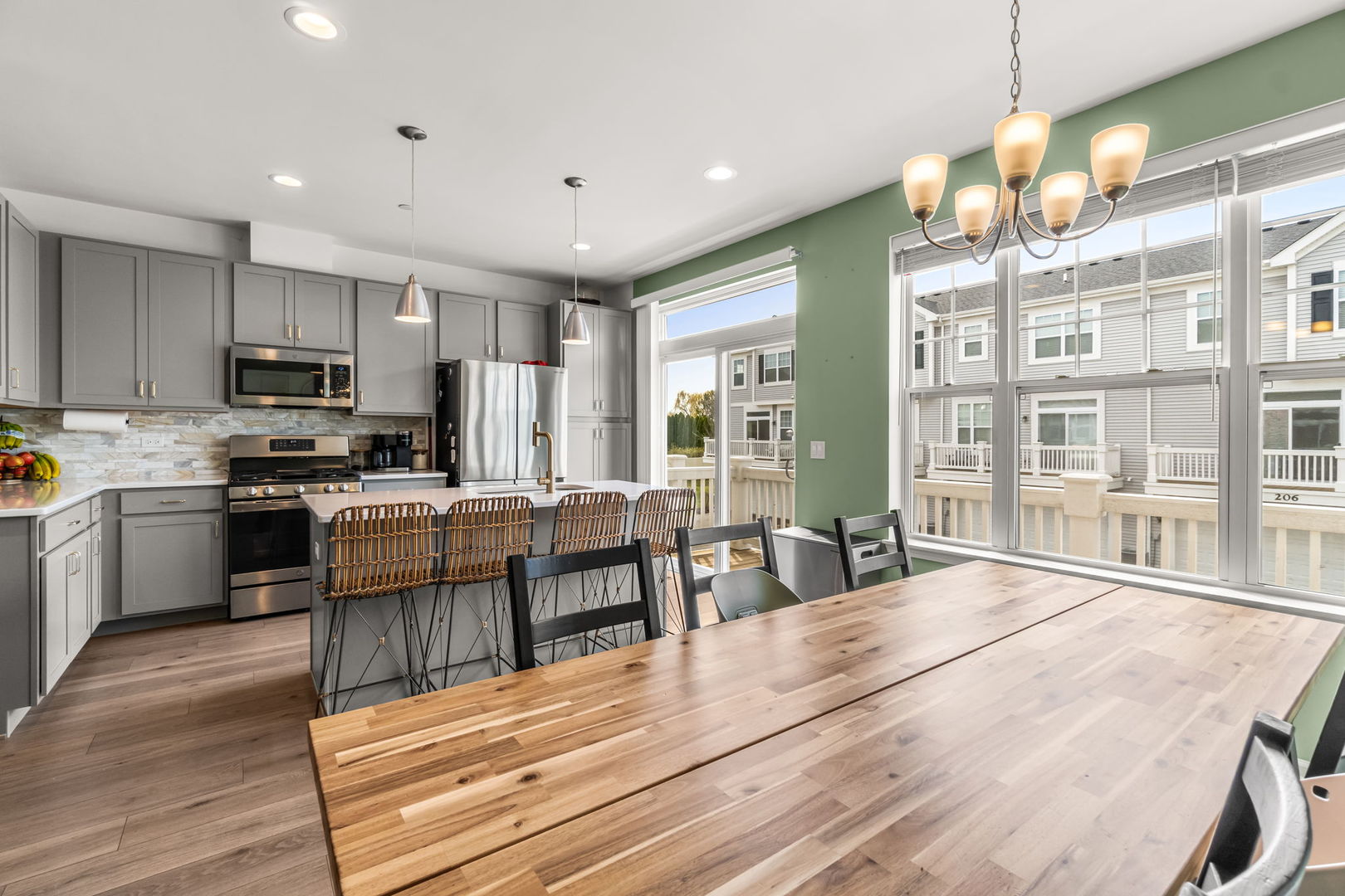 218 Timberleaf Circle Roselle, IL 60172 - Photo 7 of 33