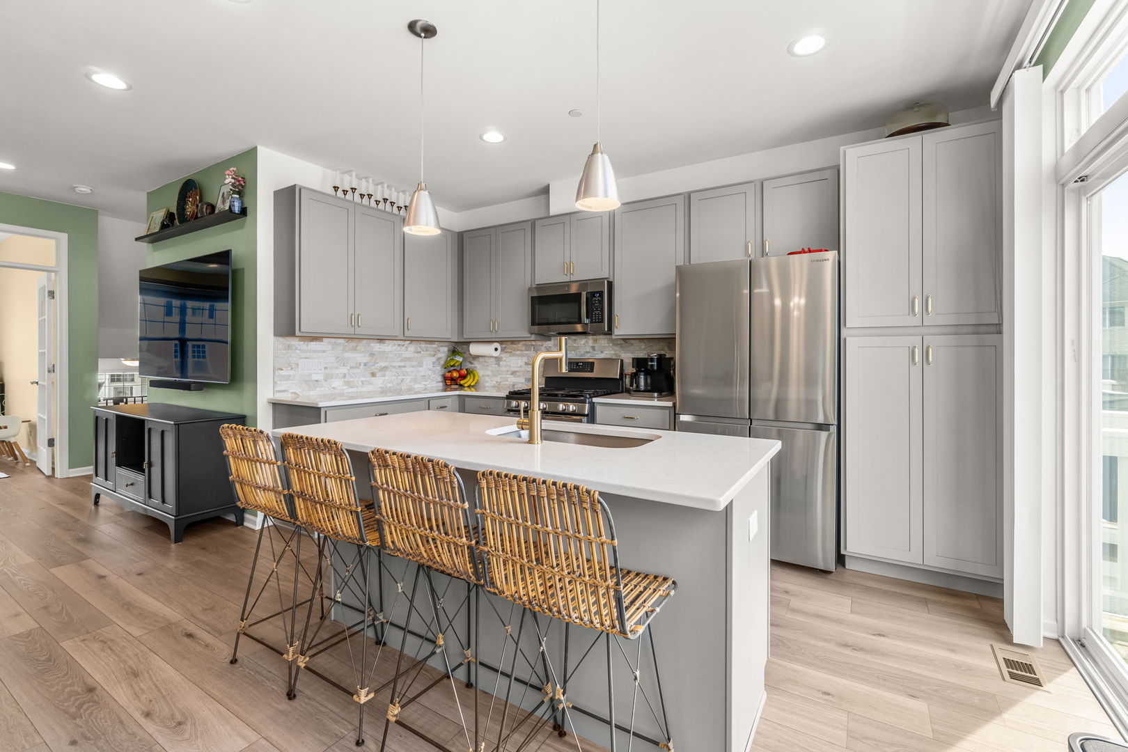 218 Timberleaf Circle Roselle, IL 60172 - Photo 8 of 33