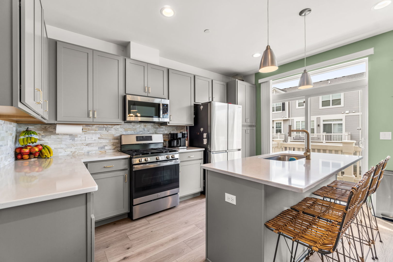 218 Timberleaf Circle Roselle, IL 60172 - Photo 9 of 33