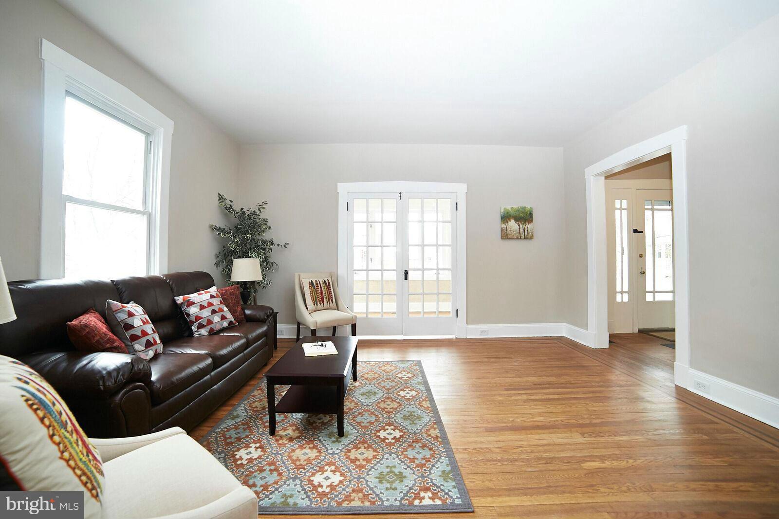 56 Broadship Road Baltimore, MD 21222 - Photo 14 of 30 Living Room