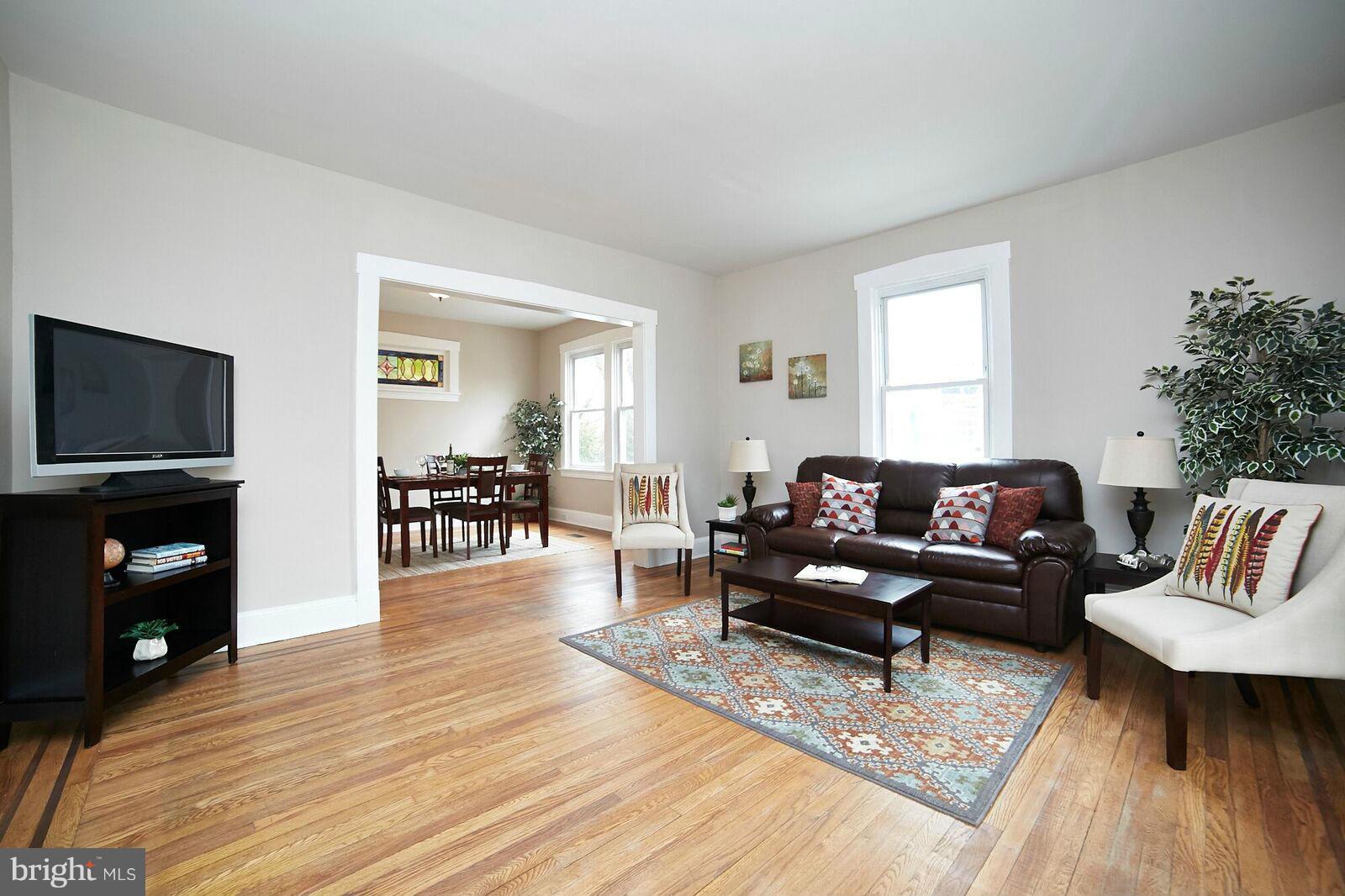 56 Broadship Road Baltimore, MD 21222 - Photo 15 of 30 Living Room