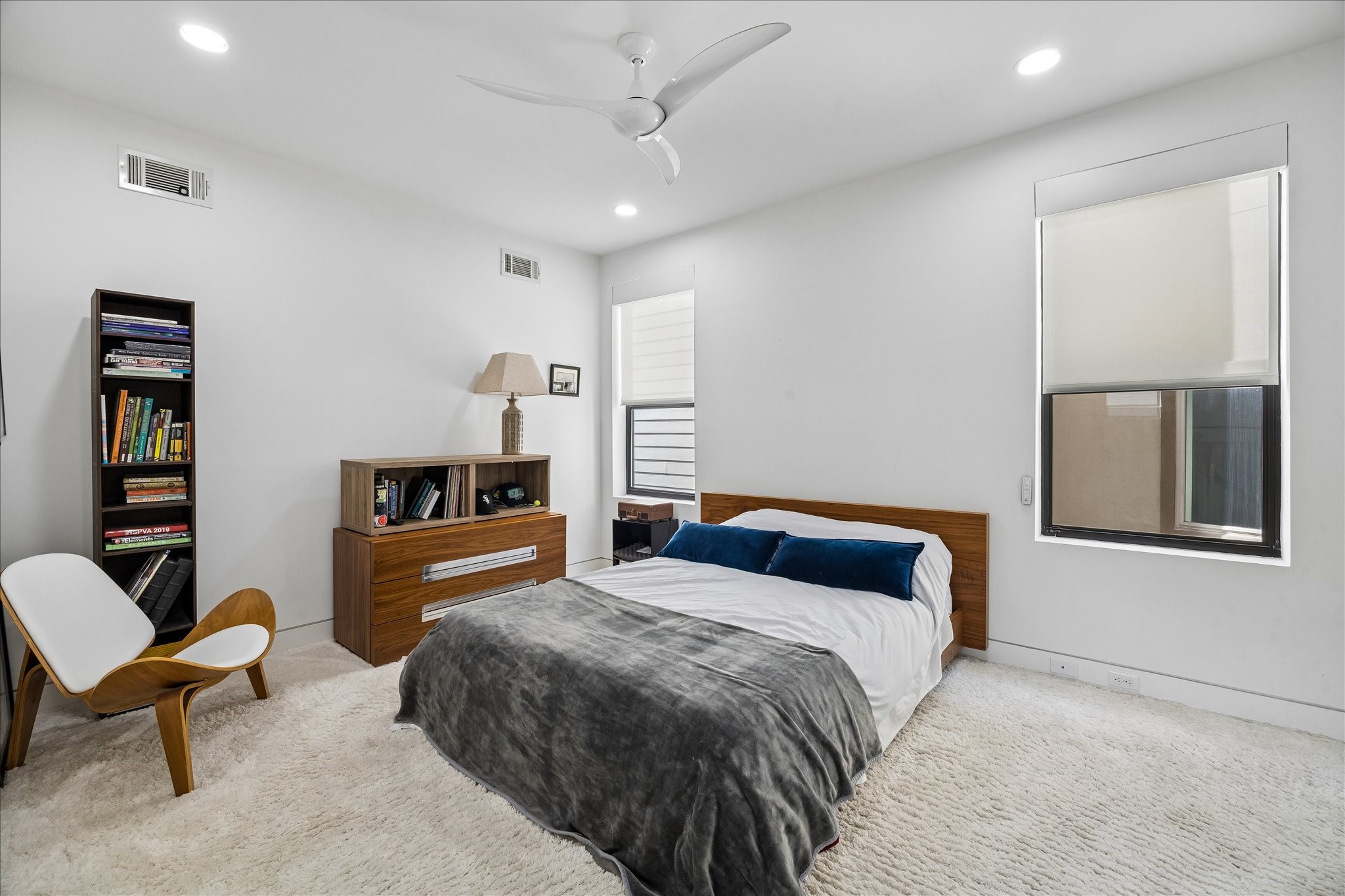 2014 Park Street Houston, TX 77019 - Photo 30 of 40 Second floor bedroom sharing the jack and jill bath. Automatic shades, recessed light and neutral tones.