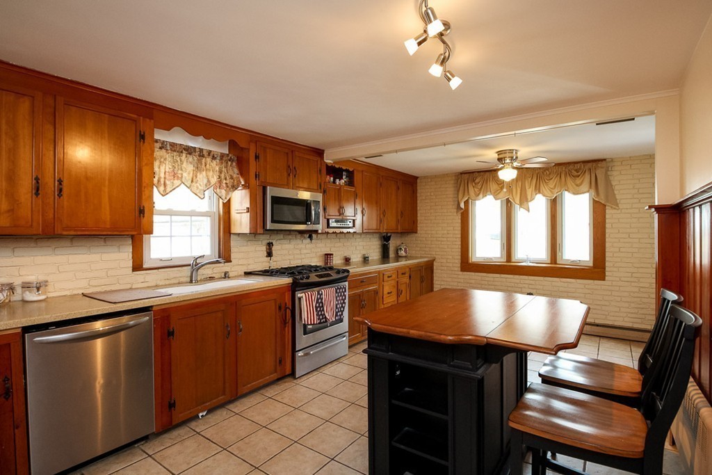 166 Walker Road Swampscott, MA 01907 - Photo 10 of 28 Gallery Image 10