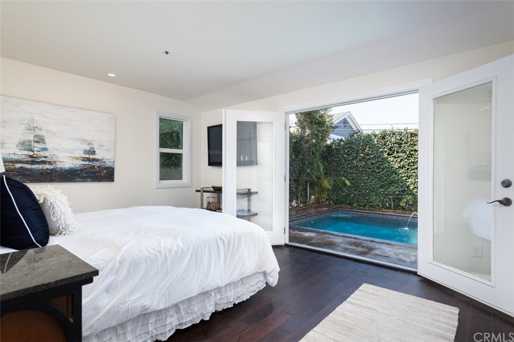 1609 Chestnut Avenue Manhattan Beach, CA 90266 - Photo 20 of 26 a bedroom with a large bed and a balcony view