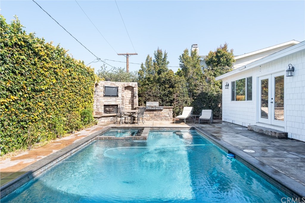1609 Chestnut Avenue Manhattan Beach, CA 90266 - Photo 22 of 26 a view of a house with pool and sitting area