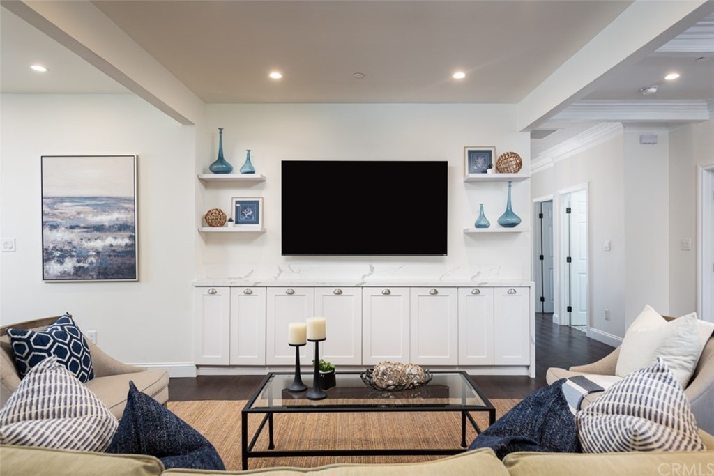 1609 Chestnut Avenue Manhattan Beach, CA 90266 - Photo 4 of 26 a living room with furniture and a flat screen tv