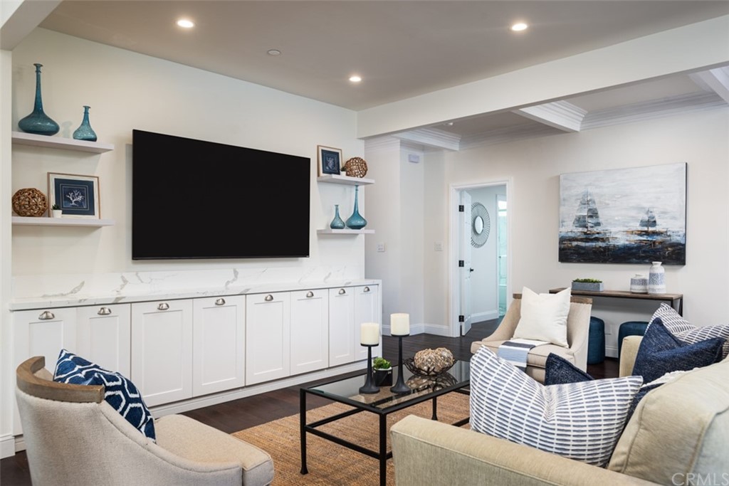 1609 Chestnut Avenue Manhattan Beach, CA 90266 - Photo 5 of 26 a living room with furniture and a flat screen tv