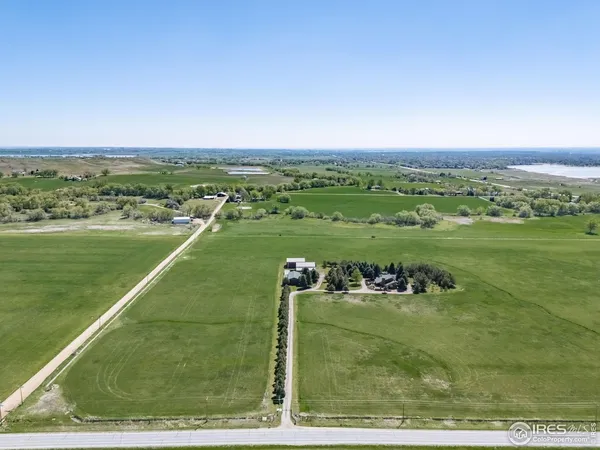 a view of a tennis court