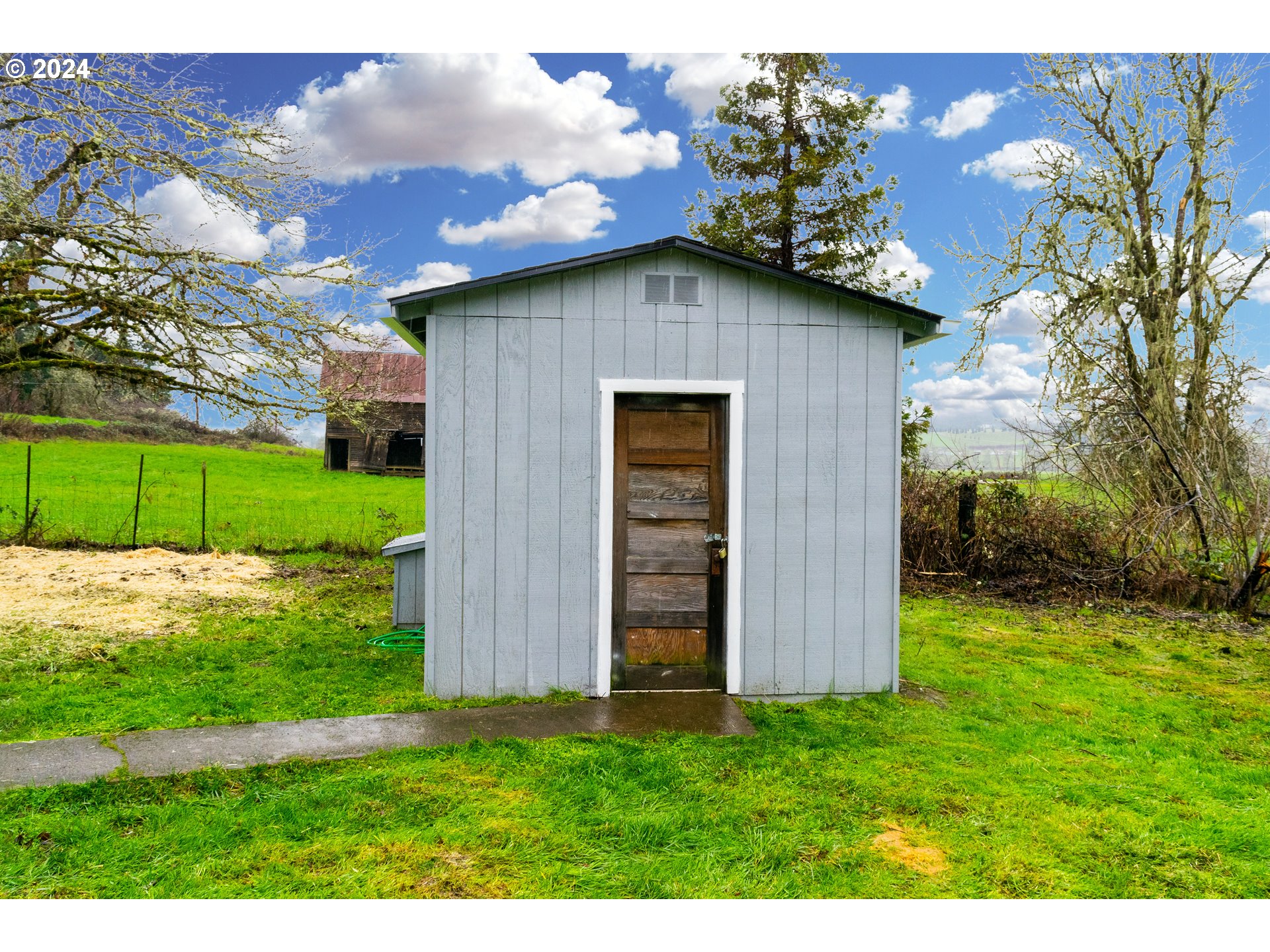 28157 Cottage Grove Lorane Road Cottage Grove, OR 97424 - Photo 23 of 33 a house with a yard