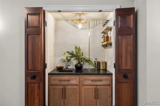 $1,650,000 | 2209 Ridgley Woods Drive, Clarkson Valley, MO 63005