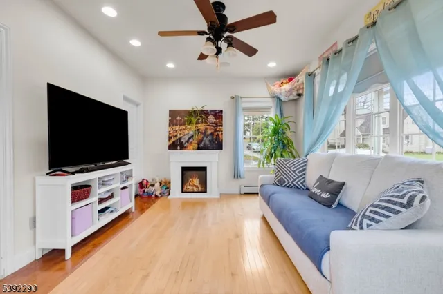 $449,900 | 381 Center Street, Phillipsburg, NJ 08865