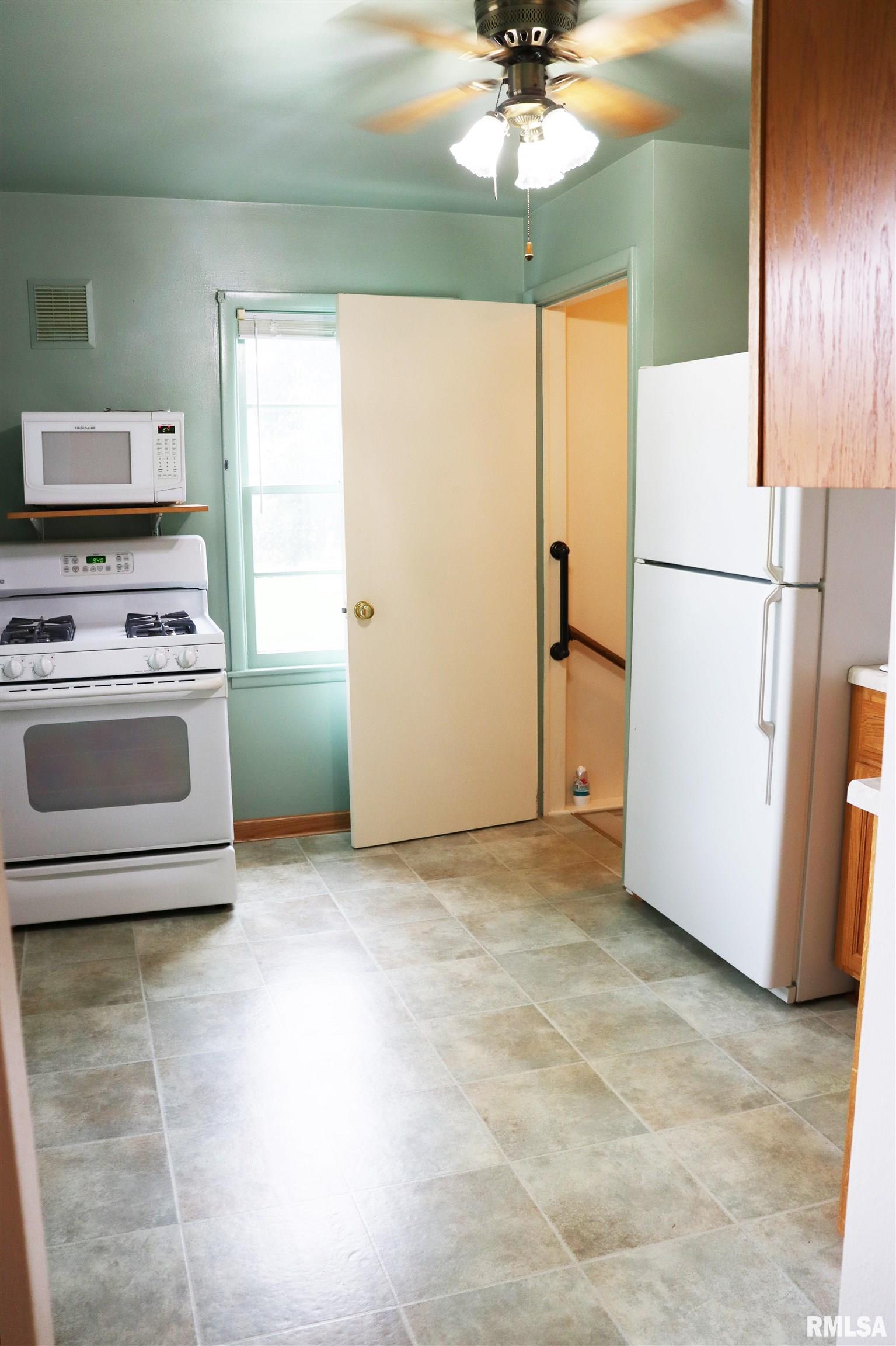 1008 McMullen Road Bartonville, IL 61607 - Photo 7 of 36 Gallery Image 7